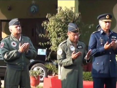 Air Chief Marshal Sohail Aman Flying The F-16 On Pakistan Day Parade
