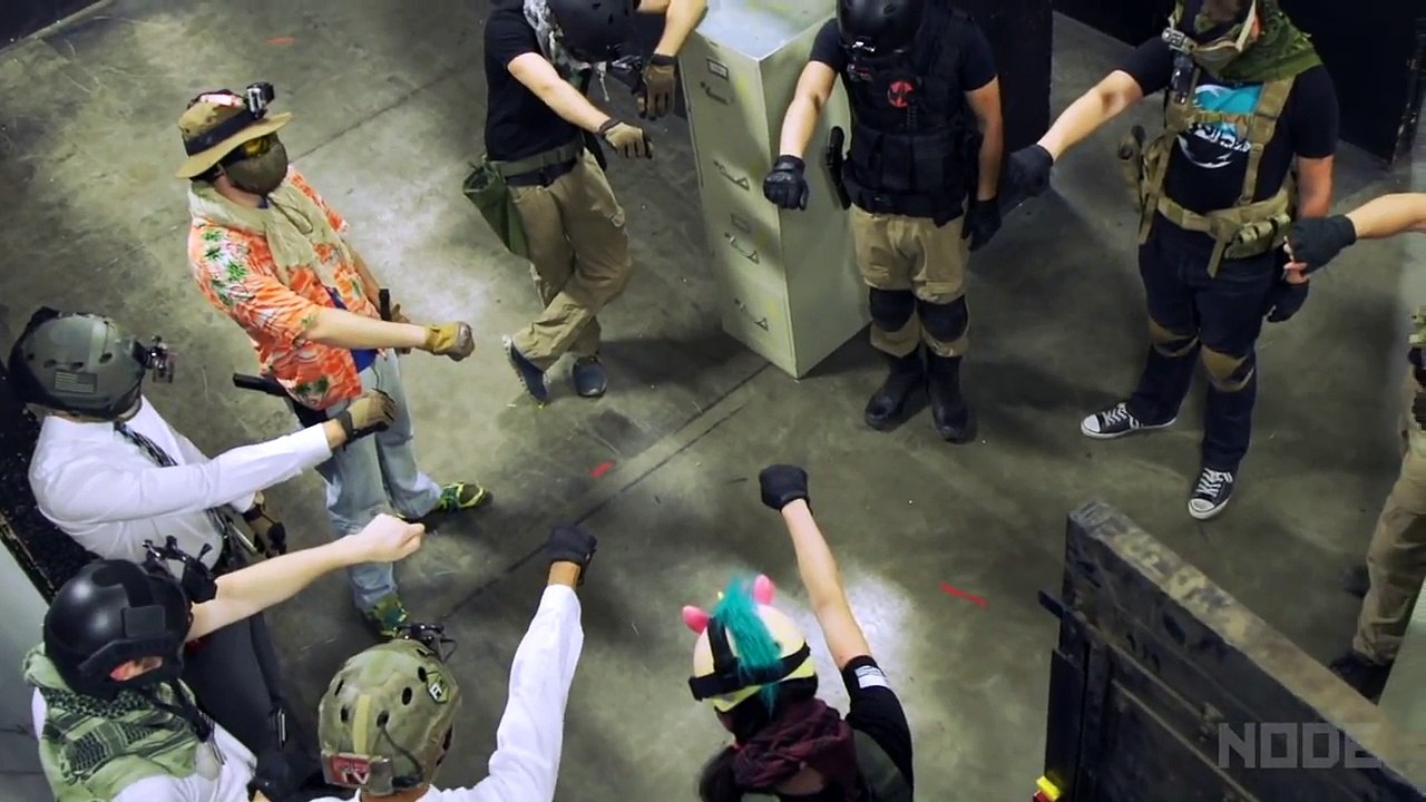 Airsoft Trouble In Terrorist Town - Trapped in the Closet