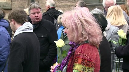 Thousands of Britons pay last respects to Richard III