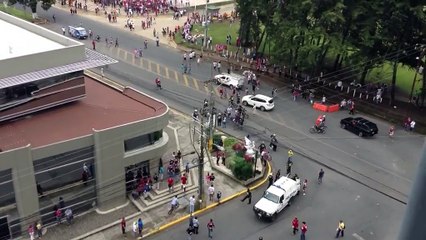 Enfrentamiento de “Ultras” deja 19 detenidos, asaltos y un menor con arma
