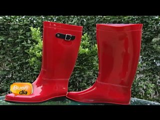 Proteja sus pies de las lluvias y luzca a la moda