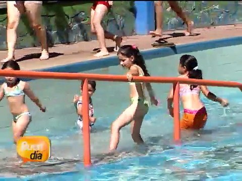 Si enseña a su hijo a nadar, tome en cuenta algunos consejos básicos