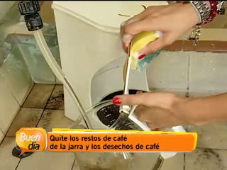 Mantenga sus cafeteras limpias con productos hechos en casa