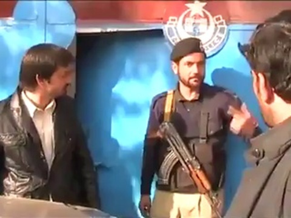 KPK Constable Teaches PTI MPA a Lesson