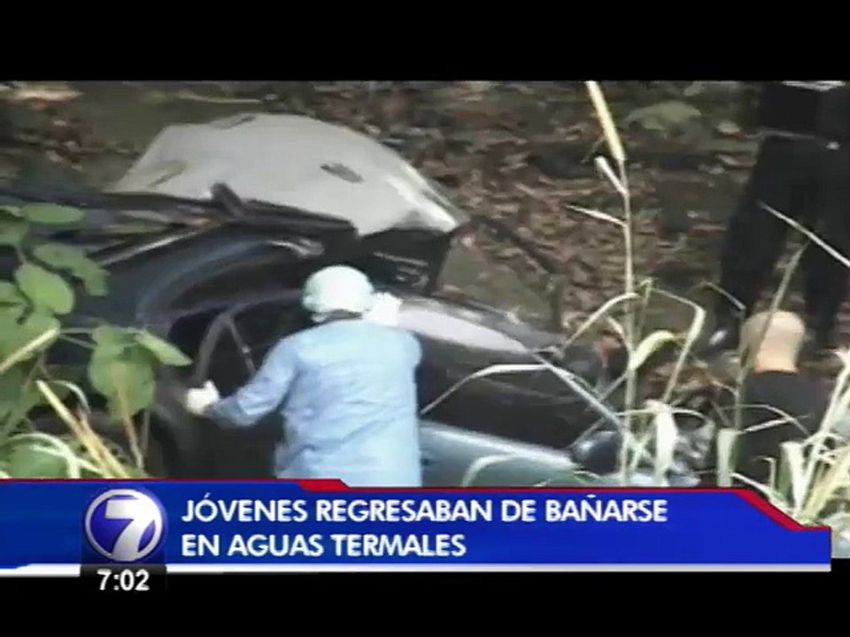 Una persona muere y dos resultan heridas tras choque en San Carlos