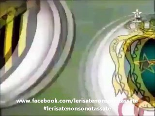 Para un rigore ma la palla prende uno strano effetto...