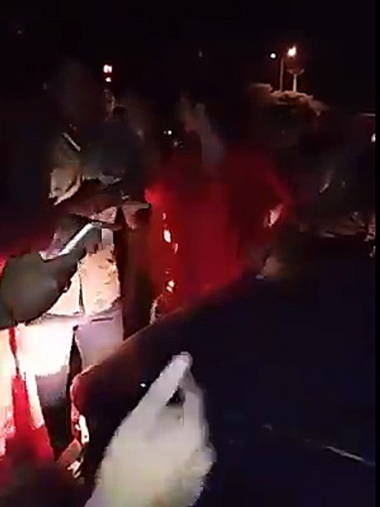 Policeman Catched Teasing a Girl || Pakistan