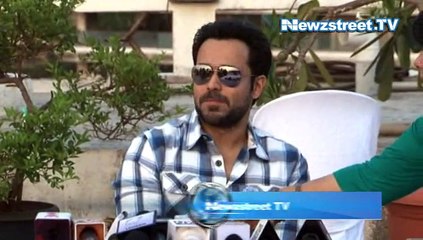 Emraan Hashmi celebrates birthday with fans