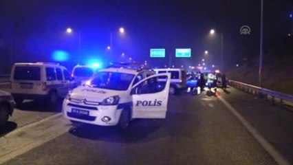 Polisten Kaçan Alkollü Sürücü Polis Aracına Çarptı: 3 Yaralı