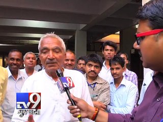 Man throws liquor pouch in Gujarat Assembly - Tv9 Gujarati