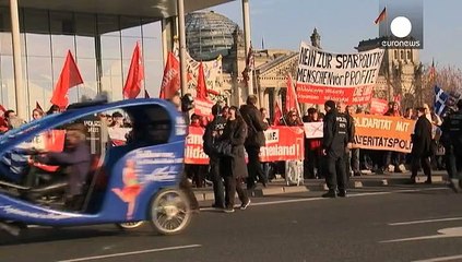 Merkel y Tsipras tienden la mano a la cooperación y el diálogo