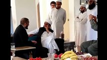 When Nouman Ali Khan Met Maulana Tariq Jameel in Dubai 2015 - YouTube