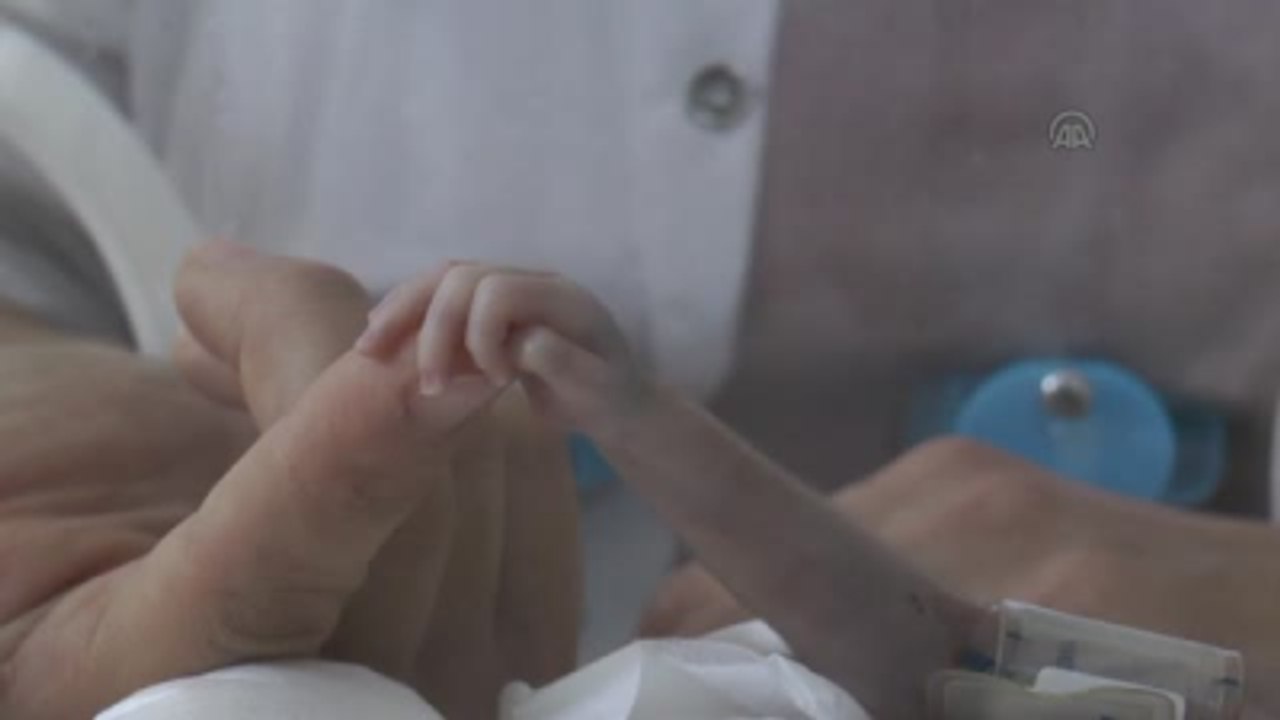 Parmak Bebek" Hayata Tutundu