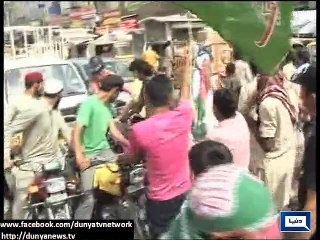 Dunya News - Faisalabad: Protesters, traders at daggers drawn after forceful attempt to close shops