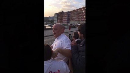 Pope Francesco accepts the pizza