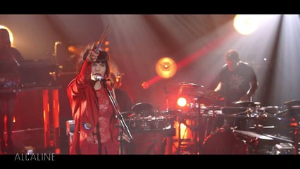 Alcaline, le Teaser : The Do en concert Alcaline au Trianon