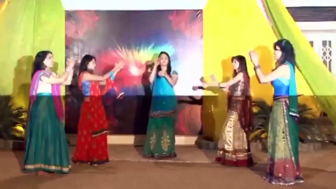 Mehndi Night Desi Girls BEST Dance - Mehndi Hy Rachne Wali