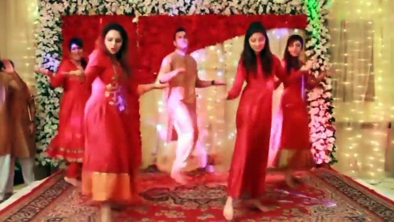 Desi Girls Best Dance on Mehndi Night