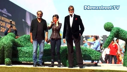 OMG: Akshara Haasan dons 20 Kg dress on the ramp