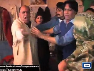 Gujranwala Stage artist Shaukat Rangeela&#039;s angry wife beats him