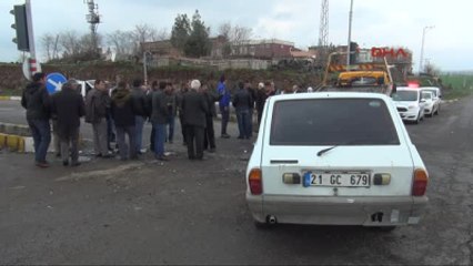 Diyarbakır'da Kavga Eden Kazazede Yakınlarını Polis Gaz Sıkarak Ayırdı