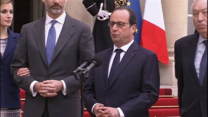 Crash de l'A320 : François Hollande présente les "condoléances" de la France au "peuple espagnol"