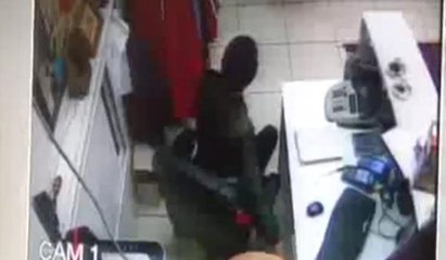 Hırsızlık anı güvenlik kamerasında