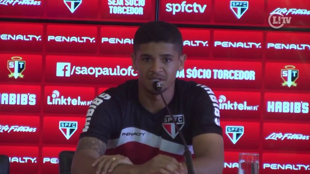 Denílson cita importância da regularidade para seu bom momento no Tricolor