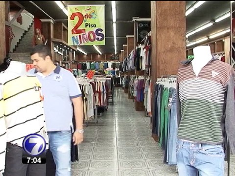 Policía decomisa 2.000 prendas falsificadas en tienda josefina