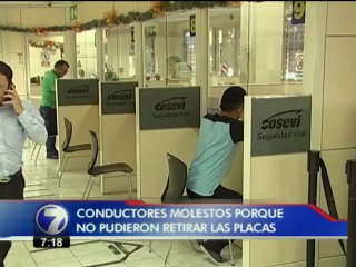 Conductores molestos por atrasos en retiros de placas decomisadas en fin de año