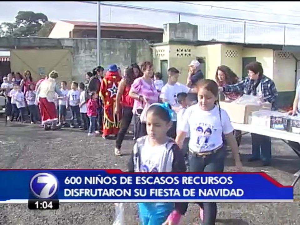 Fiesta de navidad dibujó sonrisas en 600 niños...