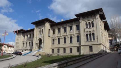 Başbakan Davutoğlu'ndan Bilgisayar Hediyesi