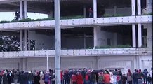 حاول منذ قليل أحد الأمنيين المعزولين الانتحار من أعلى المبنى التابع لمجلس نواب الشعب الموجود قبالة ساحة باردو.