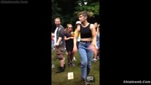 UNA DAMITA MUJER REALIZA UN BAILE GRASIOSO EN UN PARTY DE LOS 80'S BAILA COMO CUANDO NADIE TE VE