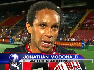 Jonathan McDonald se convirtió en la figura del gol en Alajuelense