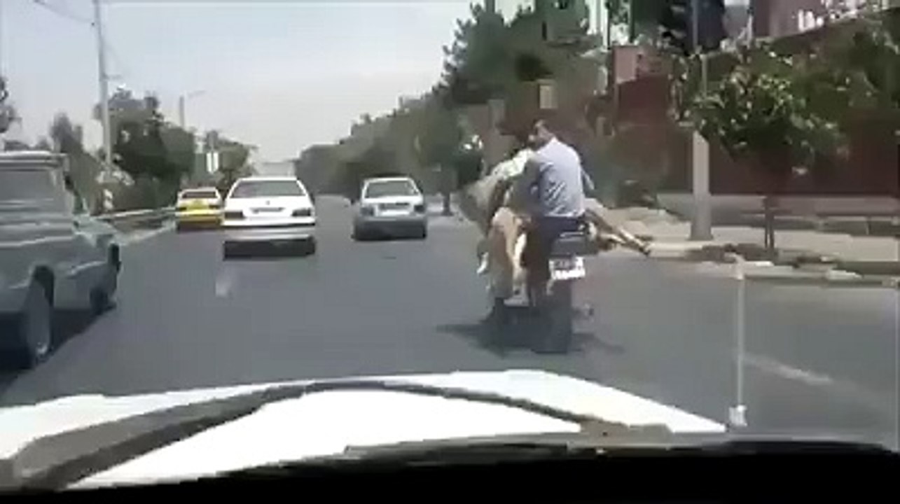 KASK YAKIŞMIŞ HAYVAN BİLE TAKIYOR AMA KASK TAKMAYAN İNSANLAR BİLE VAR