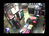 Video muestra a banda de mujeres robando electrodomésticos en centros comerciales