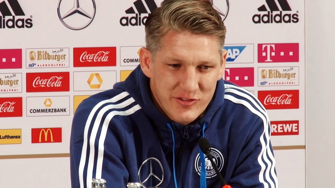 FOOTBALL: DFB-Team: Schweini: 'Podolski wichtig für Teamspirit'