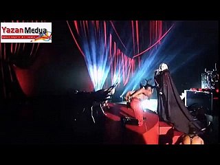Madonna Sahneden Böyle Düştü!