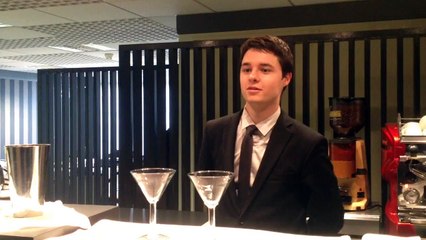 Animation sur la réalisation du cocktail Red Lion