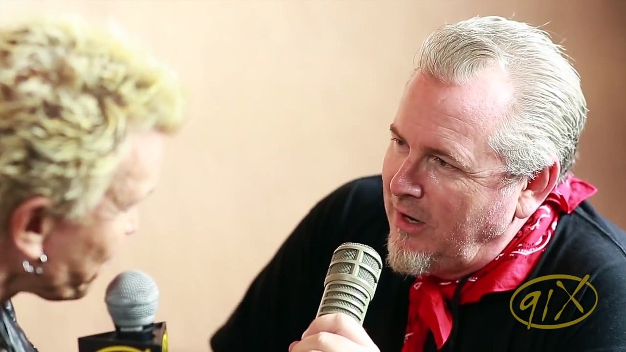 Billy_Idol_2014_Backstage_Interview