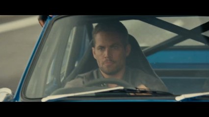 Fast and Furious 6 - Extrait Brian Sauve Roman du tank VF