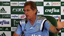 Oswaldo brinca sobre sequência de jogos do Palmeiras