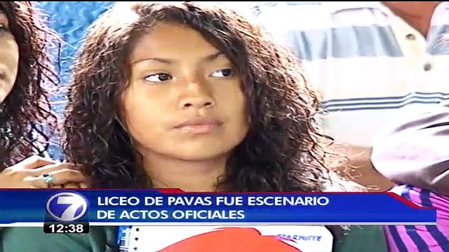 Voluntarios piden a conductores respetar semáforos en escuelas