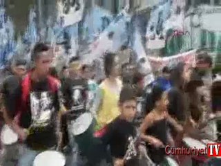 Arjantin'de on binlerce kişi darbeyi protesto etti