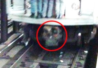 Trenin Altındaki Görüntü İngiltere'yi Karıştırdı