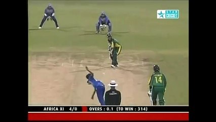 AB DEVILLIERS - NOT USING YOUR BAT.... THAT'S A PADDLIN!