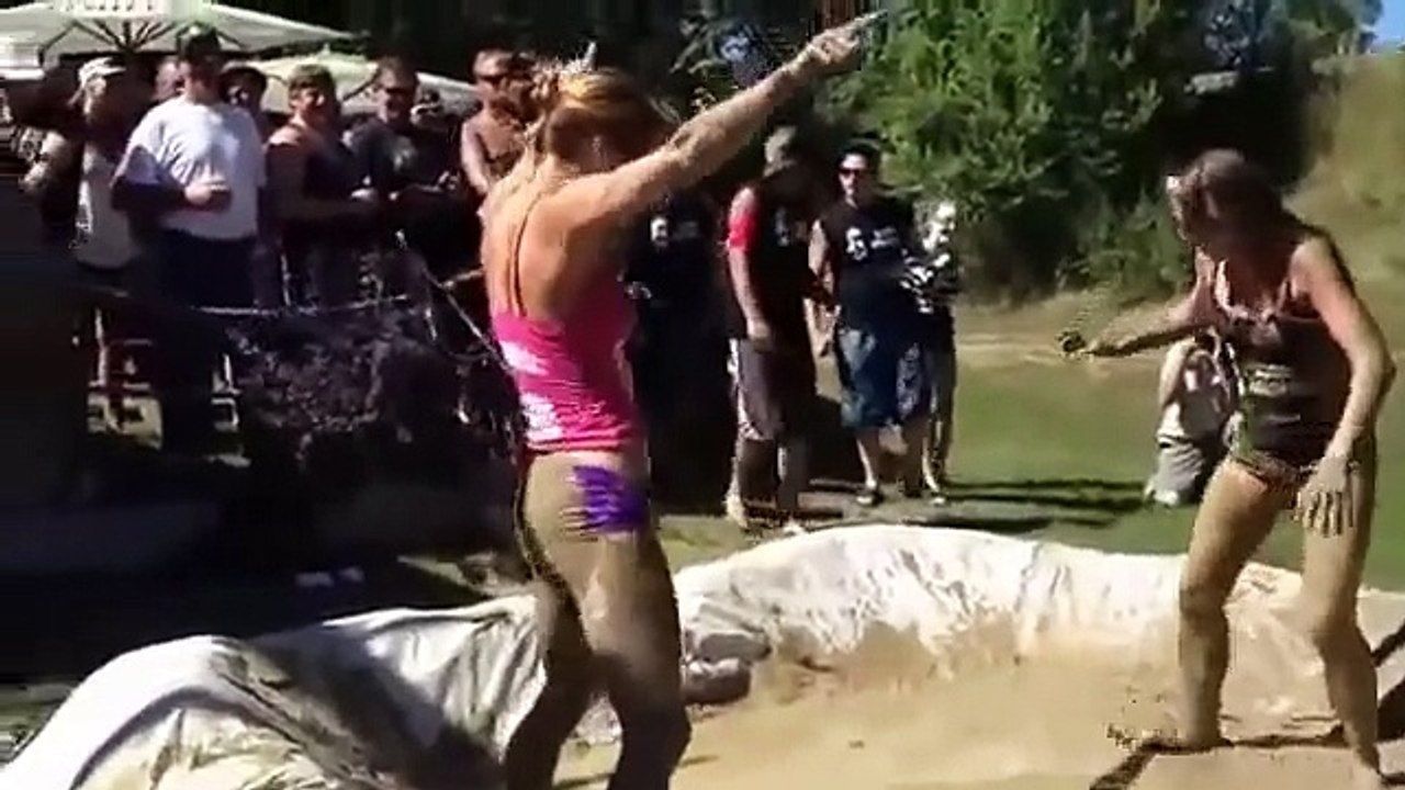 MUD WRESTLING BABES!!