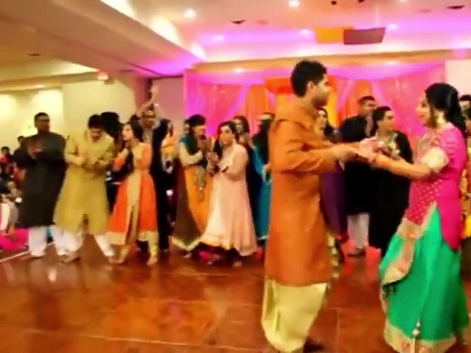 Indian Wedding Sweet Romantic Dance - Tere Mast Mast Do Nain