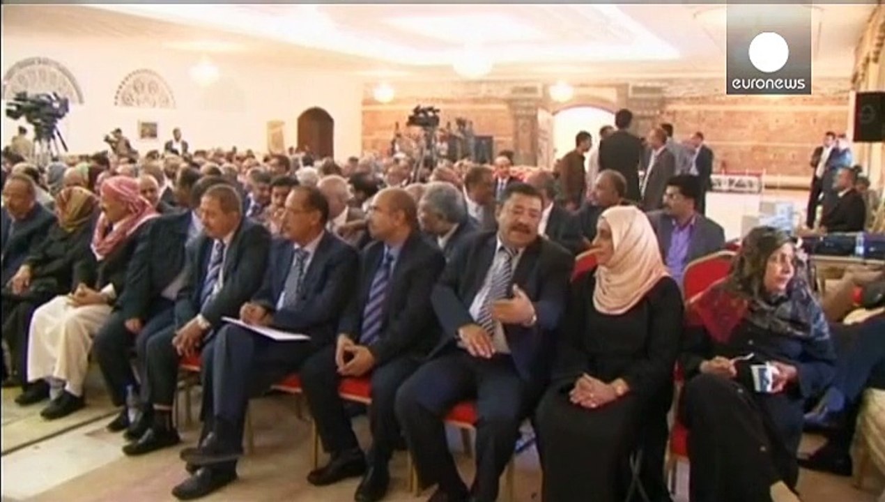 تقدم للحوثيين باتجاه عدن والرئيس هادي يغادر القصر
